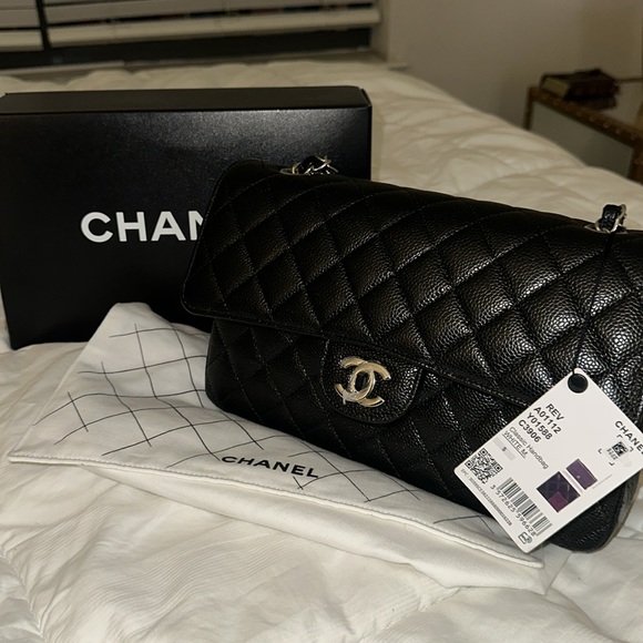 NWT CHANEL MEDIUM CLASSIC Double Flap bag - Picture 8 of 8